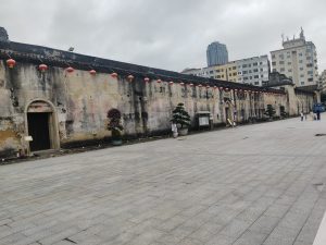 古建筑前游玩，客家屋围前的时光 - 鹿泽笔记